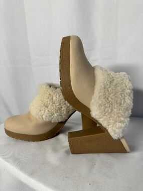 Hunter Women’s Cream Bootie